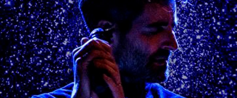 Joan Dausà posa dempeus el Teatre Coliseum